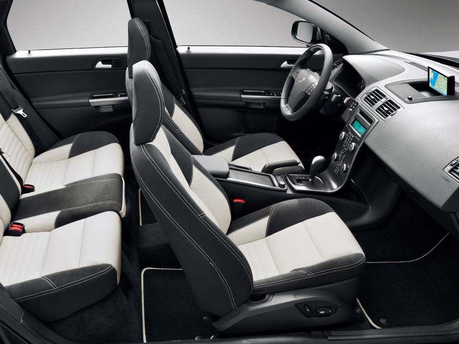  Volvo V50 R-Design 2010 года  (фото 5 из 8)